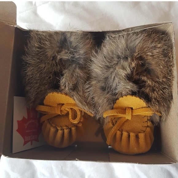 2/$30 Laurentian Chief Baby Leather Mocassins, Sz 4 - Picture 1 of 3